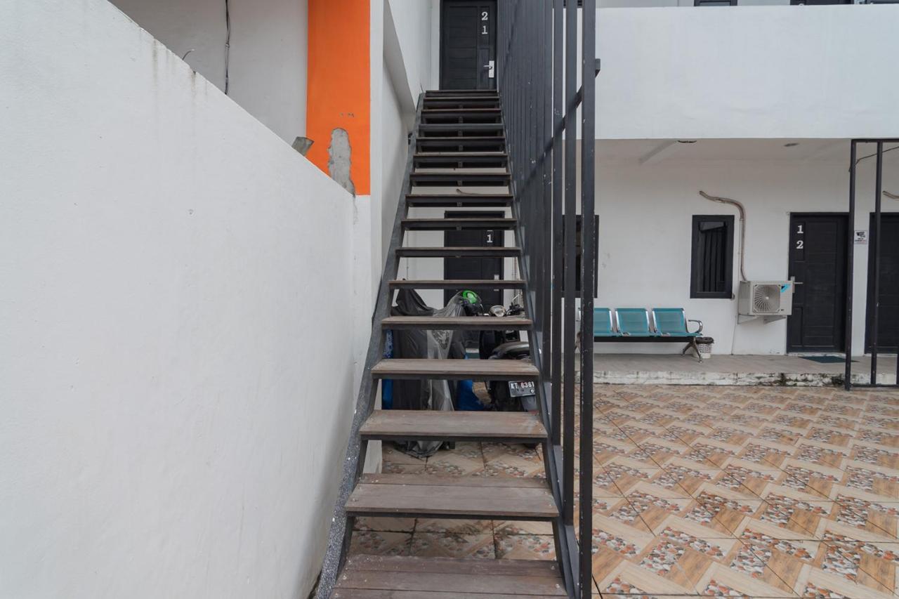 Reddoorz At Sani Guest House Balikpapan Екстер'єр фото
